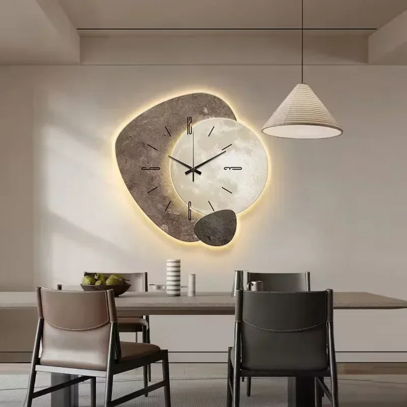 Orelvyn Wandklok – Houtdesign met Zachte LED-Verlichting