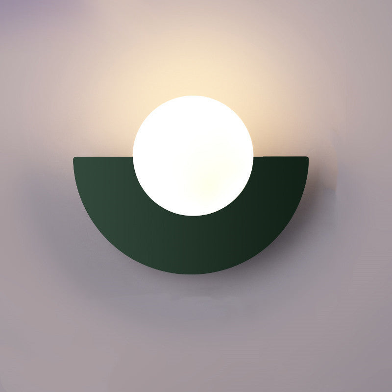 Elvaria Wandlamp – Halfrond Design met Metalen Frame