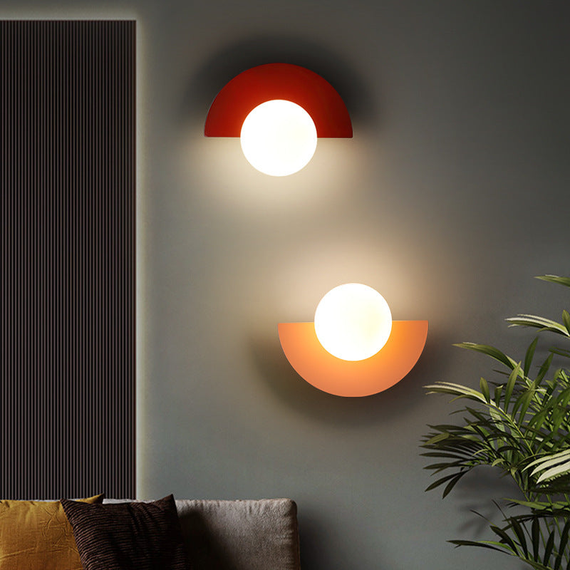 Elvaria Wandlamp – Halfrond Design met Metalen Frame