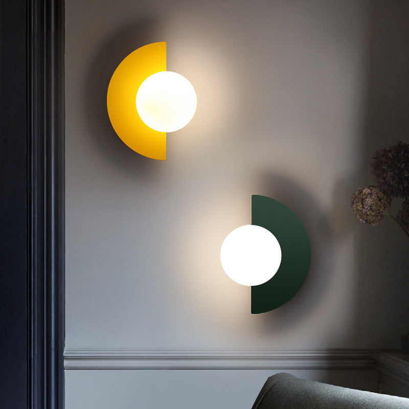 Elvaria Wandlamp – Halfrond Design met Metalen Frame