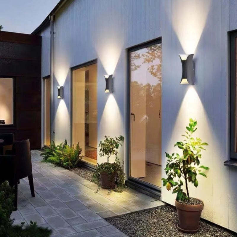 Varelyn Buitenwandlamp – Gebogen LED Design