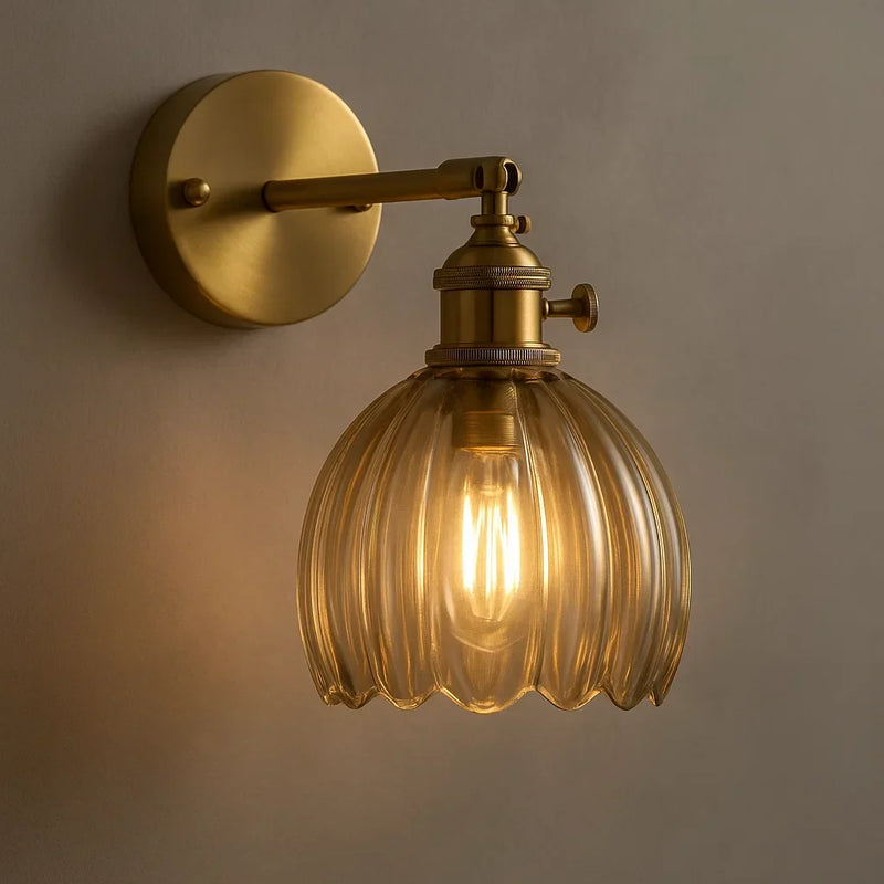 Virelia Wandlamp – Vintage Bloemdesign met Glazen Kap