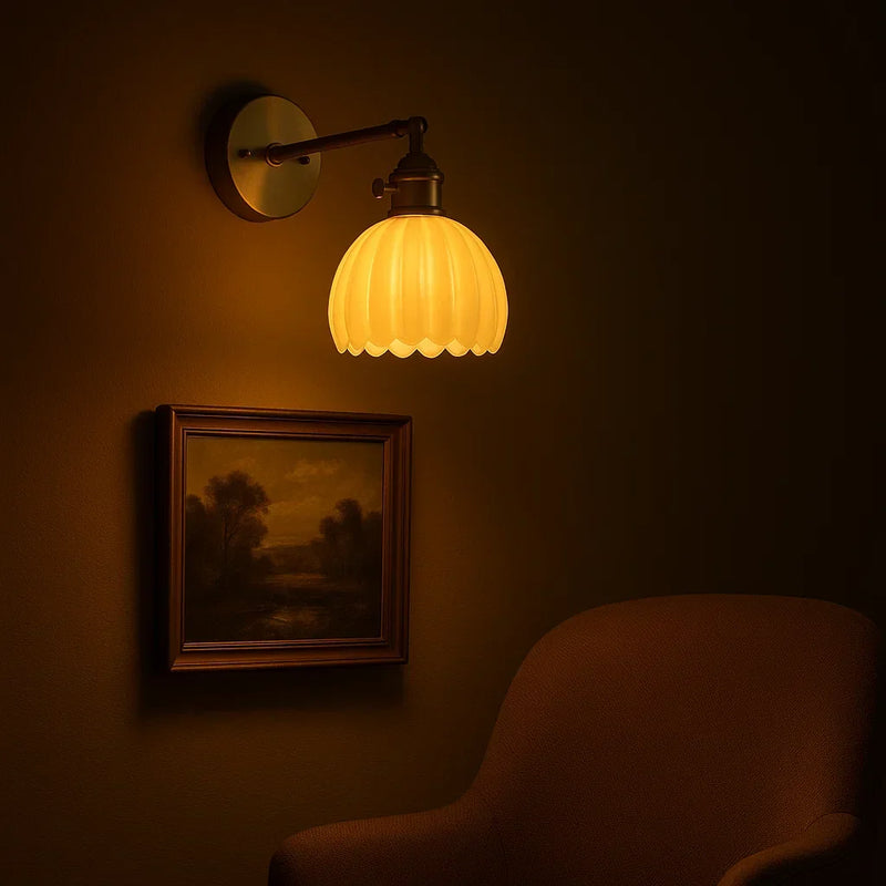 Virelia Wandlamp – Vintage Bloemdesign met Glazen Kap
