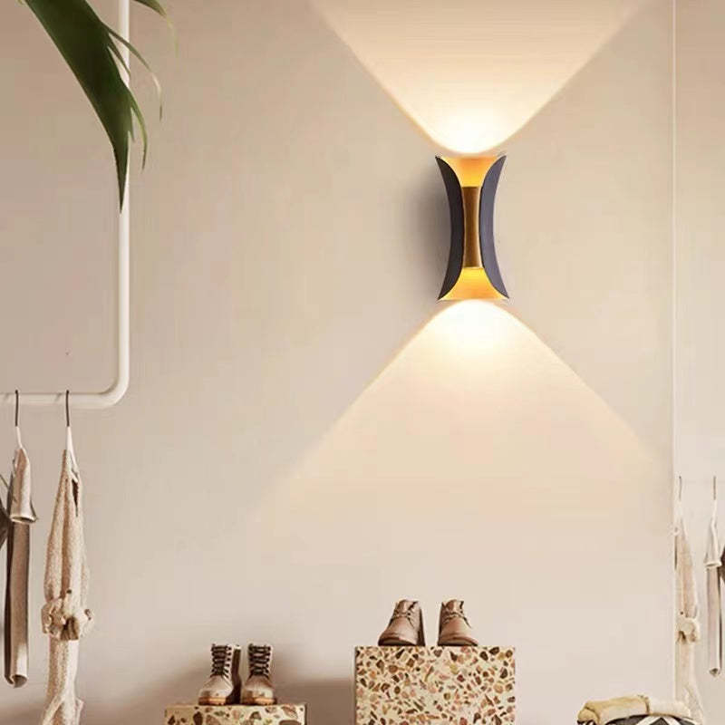 Varelyn Buitenwandlamp – Gebogen LED Design
