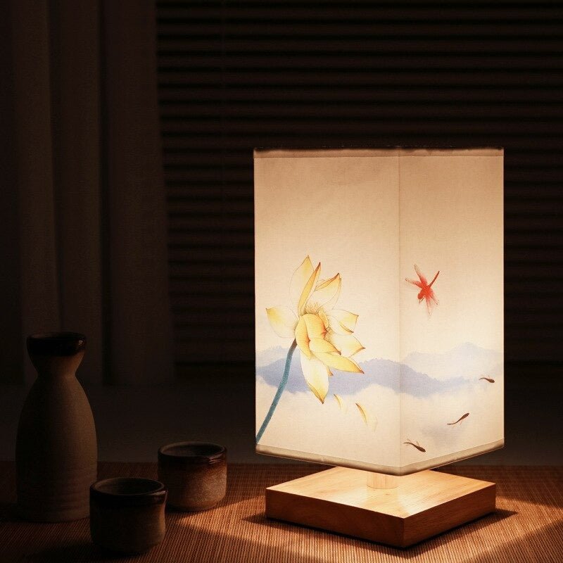 Scandinavische Tafellamp Met Japanse Print En Stoffen Kap Voor Interieur
