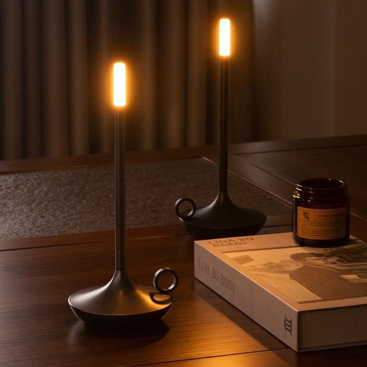 Nivelle Tafellamp – Scandinavisch Kandelaar Design met Dimbare LED